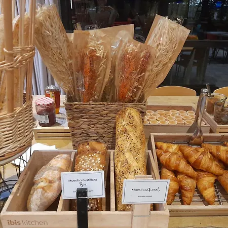 南锡-布哈布瓦宜必思酒店